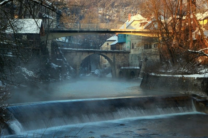 Loški mostovi v jutranjih meglicah