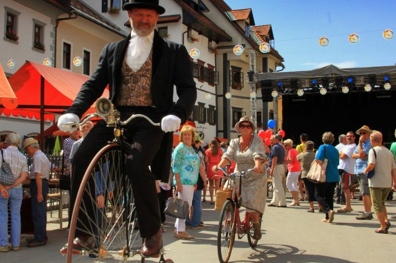 Smučanje in kolesarjenje po starem